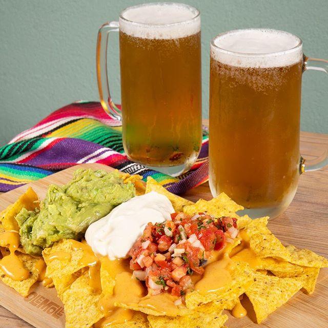 Todo el día pensando; hoy tarde de chelas y nachos con mis compadres... ¡déjate llevar! ¡Tenemos promo= 2 jarras + nachos completos por 8,95€! ¿Vienes? #regresamosmuyburritos #quieroolemole #quieronachos #quierocerveza